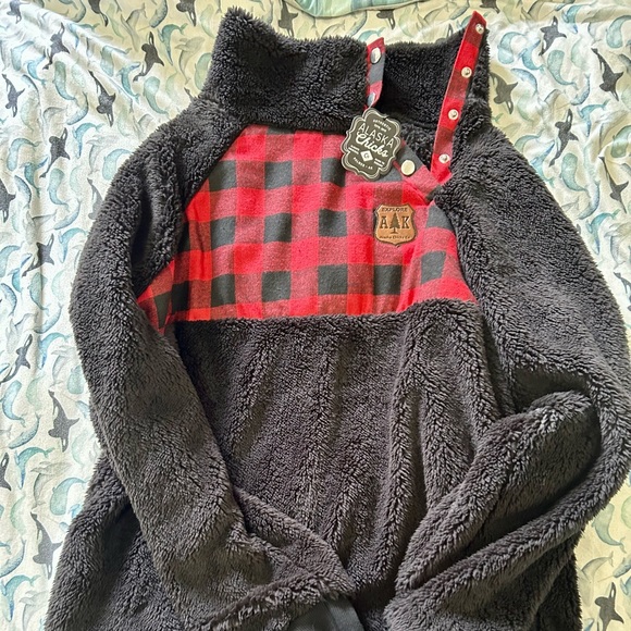 Sweaters - Alaska Chicks Pullover